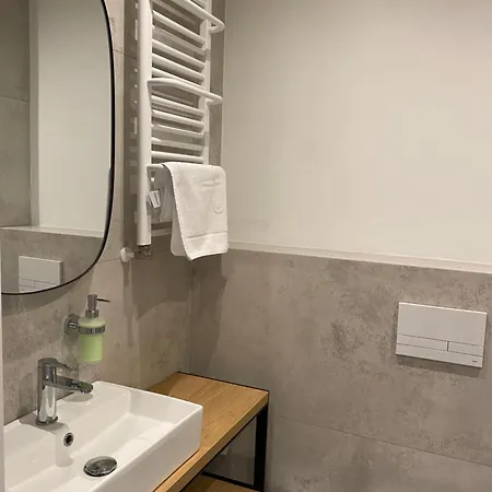 公寓 Wolnosci 6 Self Check-in 24h 波兹南